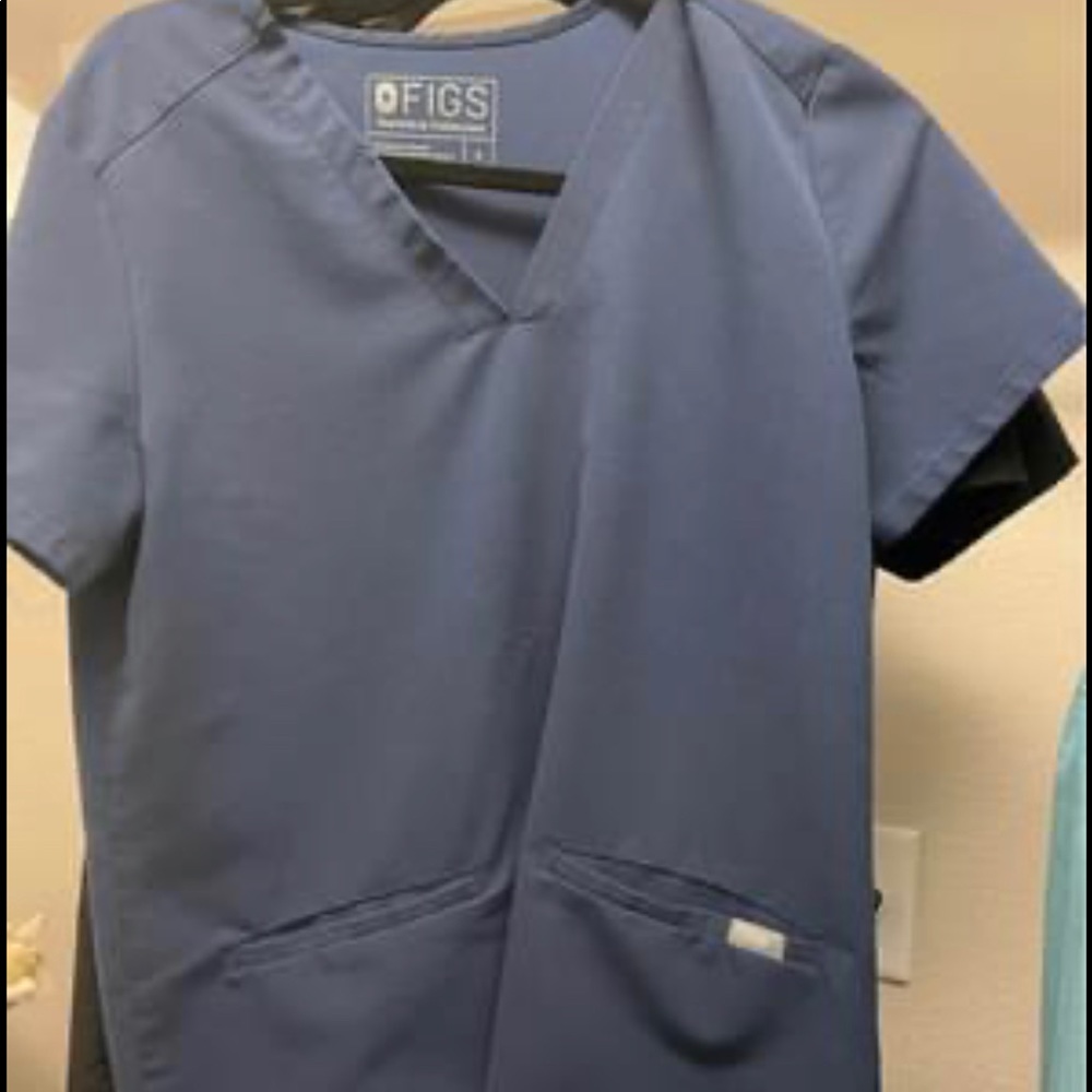 Figs small navy casma top- used, in good condition